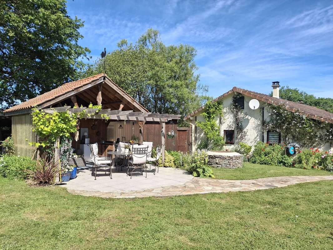 Maison à BUSSIERE-POITEVINE