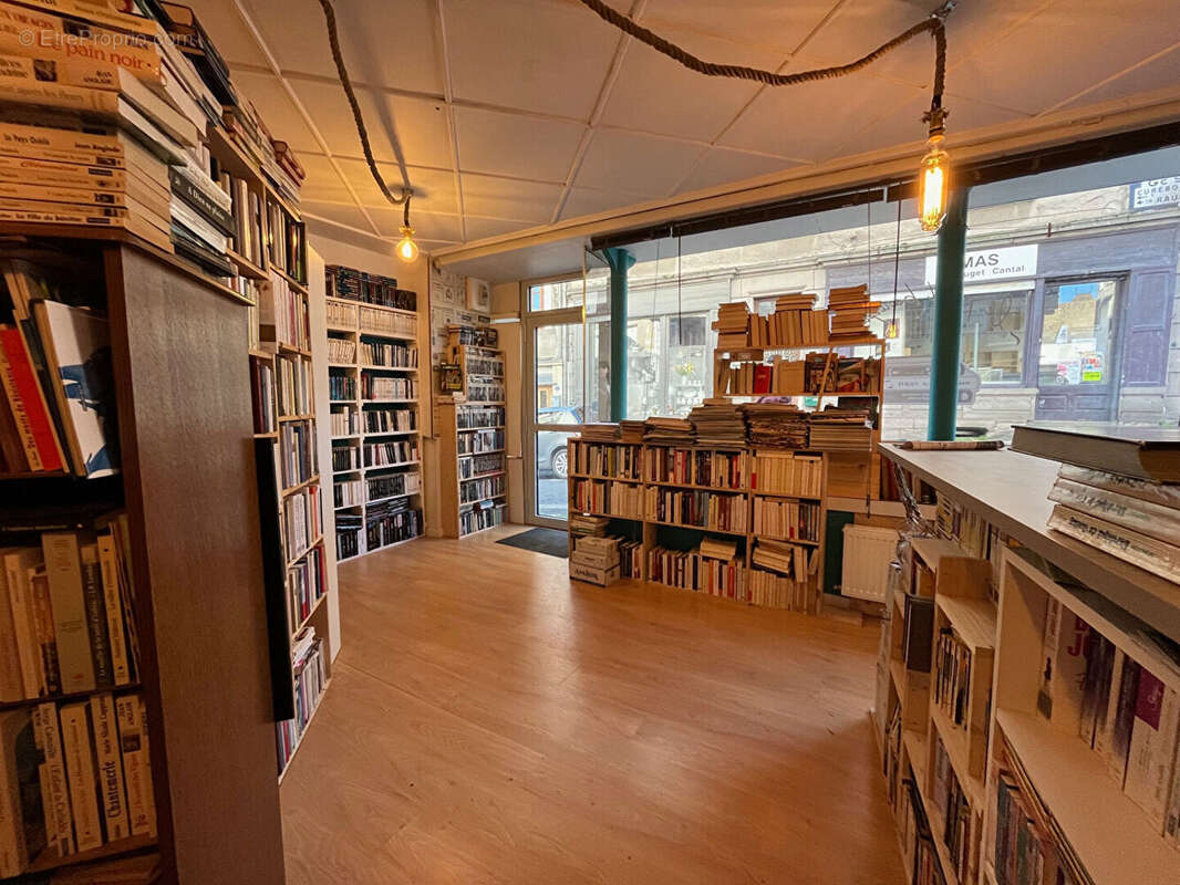 Maison à VIC-SUR-CERE