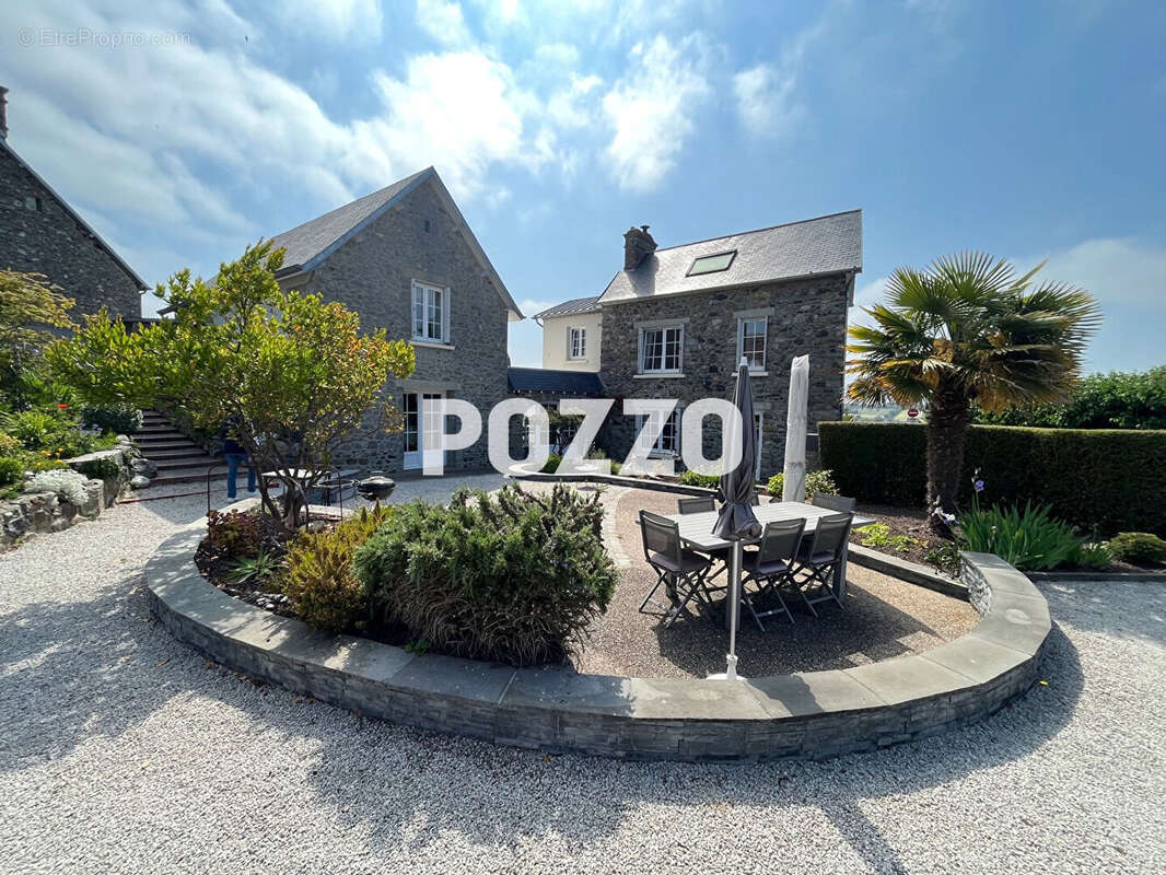 Maison à BRICQUEVILLE-LA-BLOUETTE