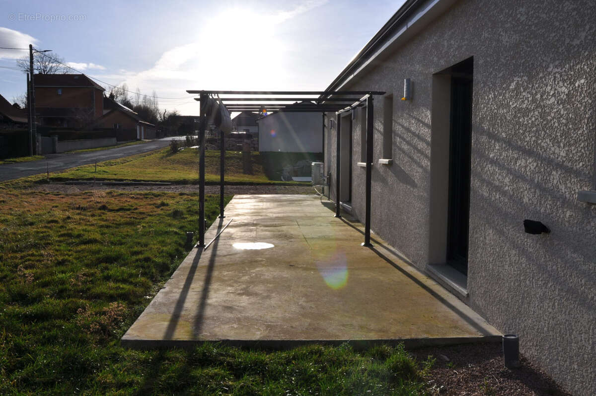 Maison à LE MAYET-DE-MONTAGNE