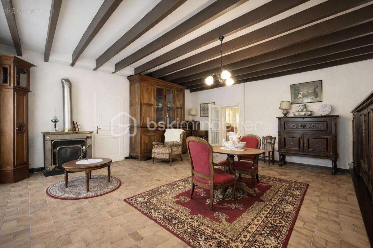 Maison de caractère avec fort potentiel + dépendance et T2 à aménager - photo 4