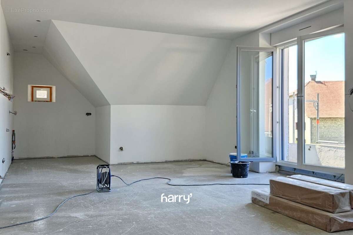 Appartement à FRASNE