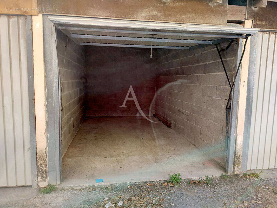 Parking à BALARUC-LES-BAINS