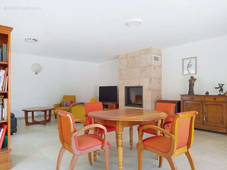 Maison Ponteves 188 m2 avec grande piscine et  grand sous sol de 145 m2 - photo 9