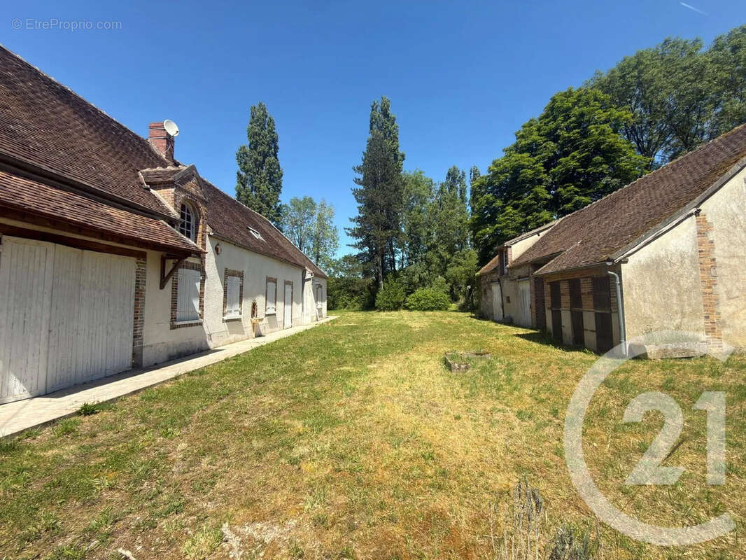 Maison à EGRISELLES-LE-BOCAGE