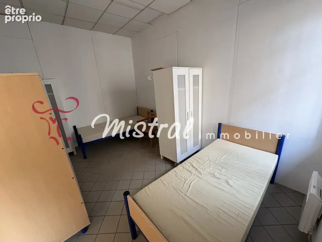 Aigues mortes appartement avec terrasse et local commercial - photo 13