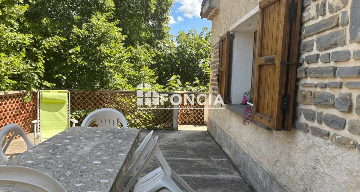 Aiglun, Maison avec 2 appartements garage et 4136m2 de terrain - photo 3