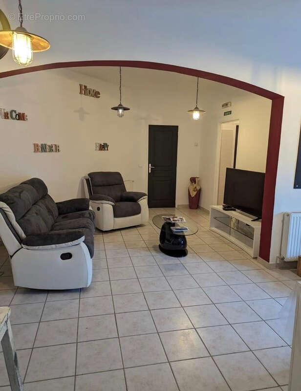 À UZÈS immeuble de 250 m2 avec 2 habitations - photo 11