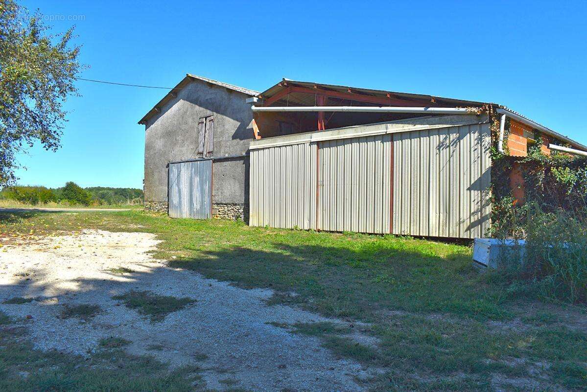 Corps de ferme Saint Genies 289 m2 - photo 14