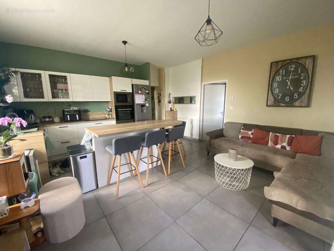 Appartement à CHARLY