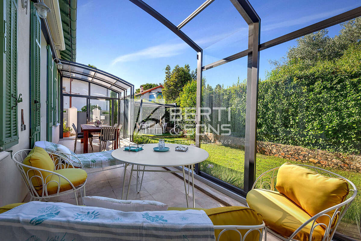 Maison à MANDELIEU-LA-NAPOULE