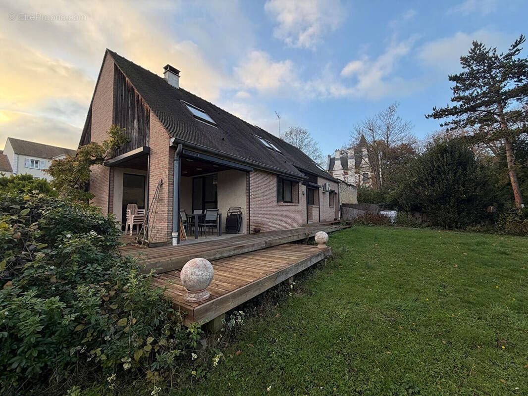 Maison à JOUY-LE-MOUTIER