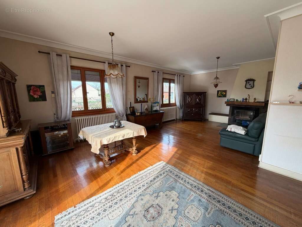Maison à ECUISSES