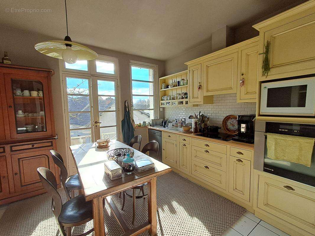 Maison à CHAMPFORGEUIL