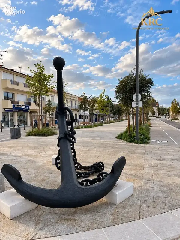 VUE DU LOCAL SUR LA NOUVELLE PLACE