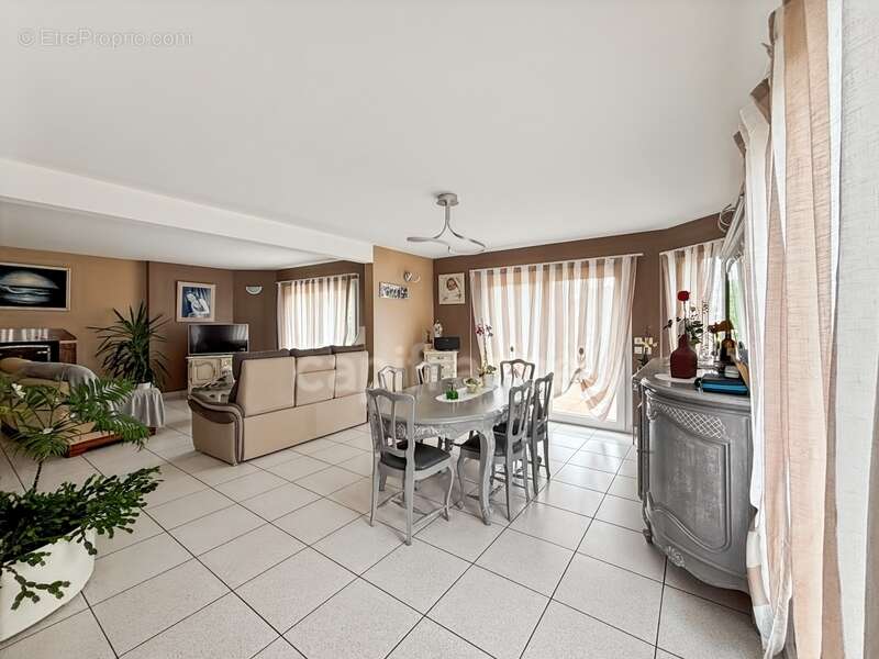 Maison à LE NEUFBOURG