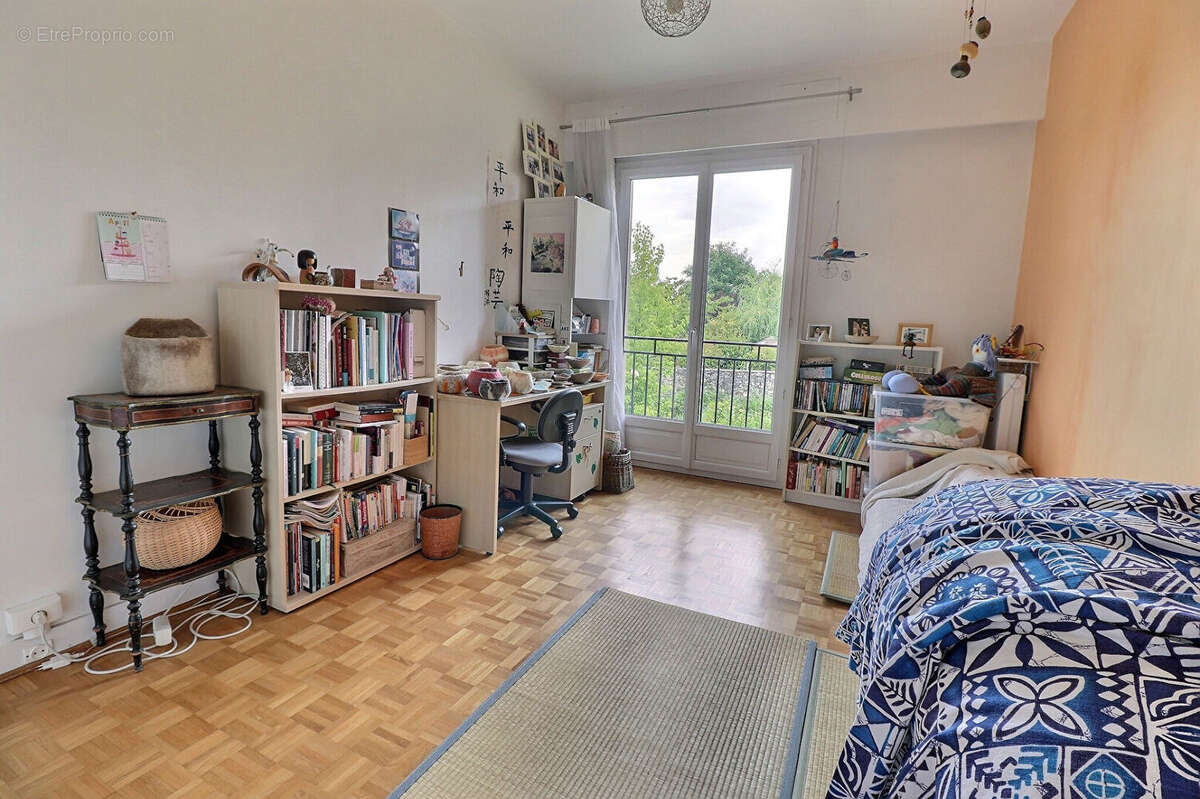 Appartement à SAINT-NOM-LA-BRETECHE