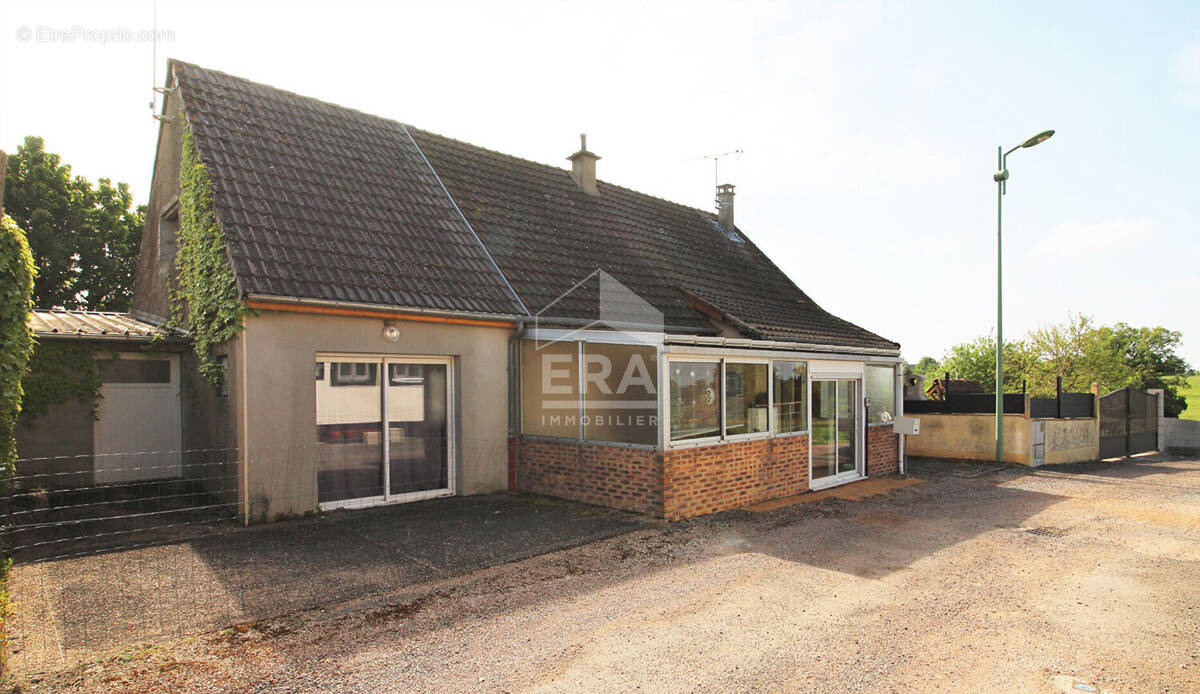 Maison à TROIS-VEVRES