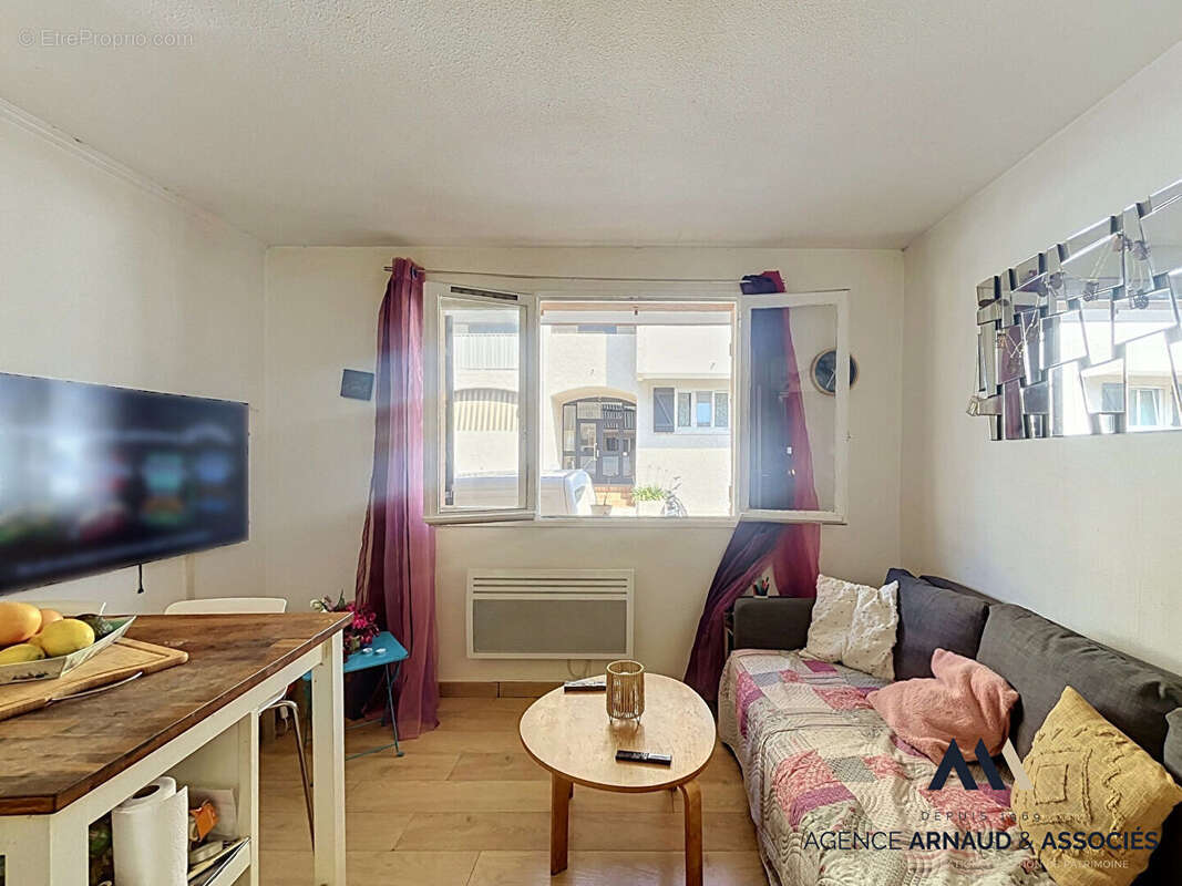 Appartement à SAINT-CYR-SUR-MER