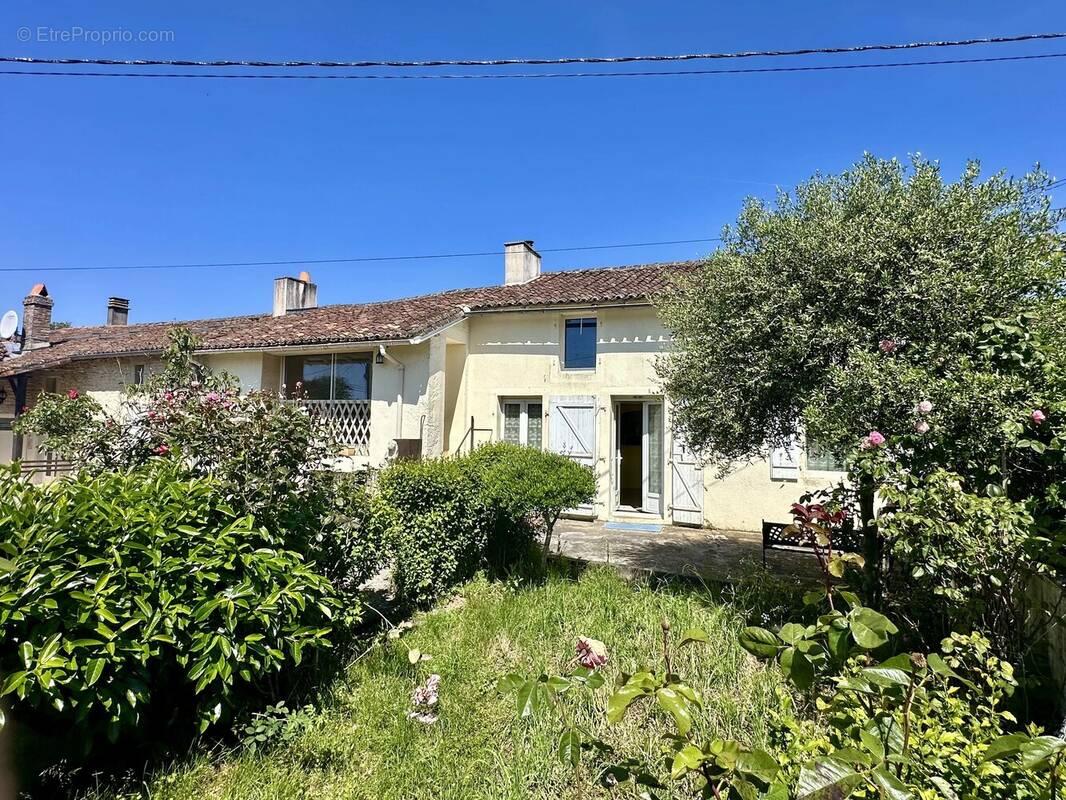 Maison à NANTEUIL-EN-VALLEE