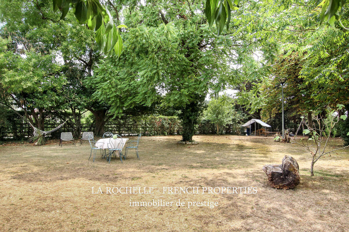 Propriété de campagne avec piscine - proche fontenay le comte - photo 12