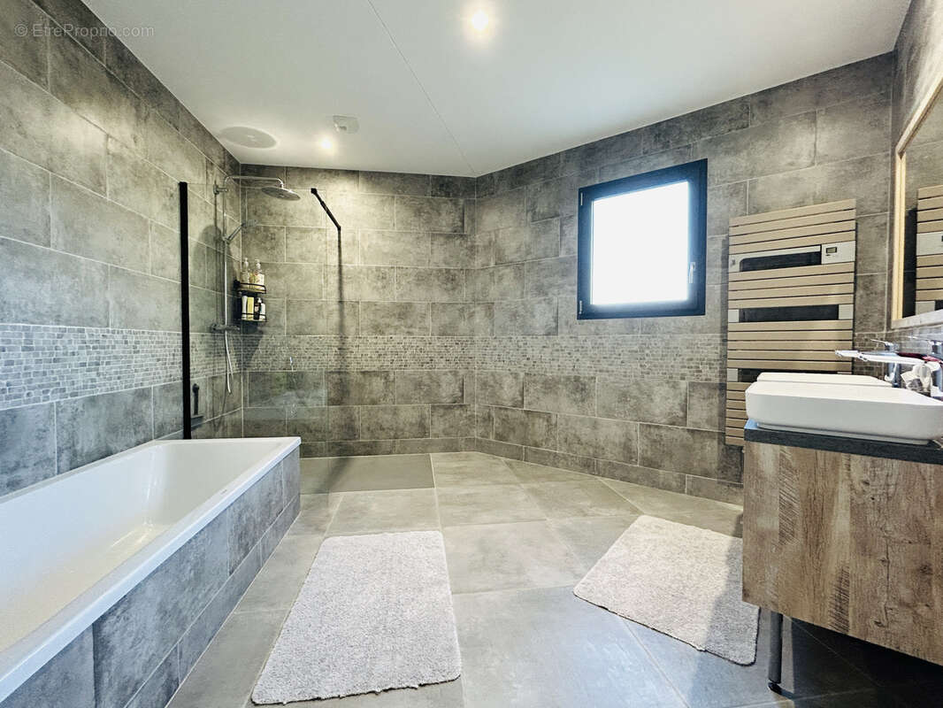 Maison à JARNAC-CHAMPAGNE