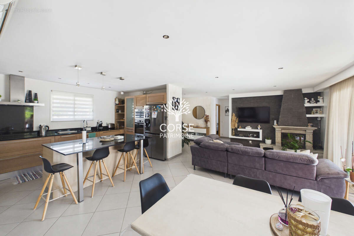 Maison avec piscine et dépendance - photo 20