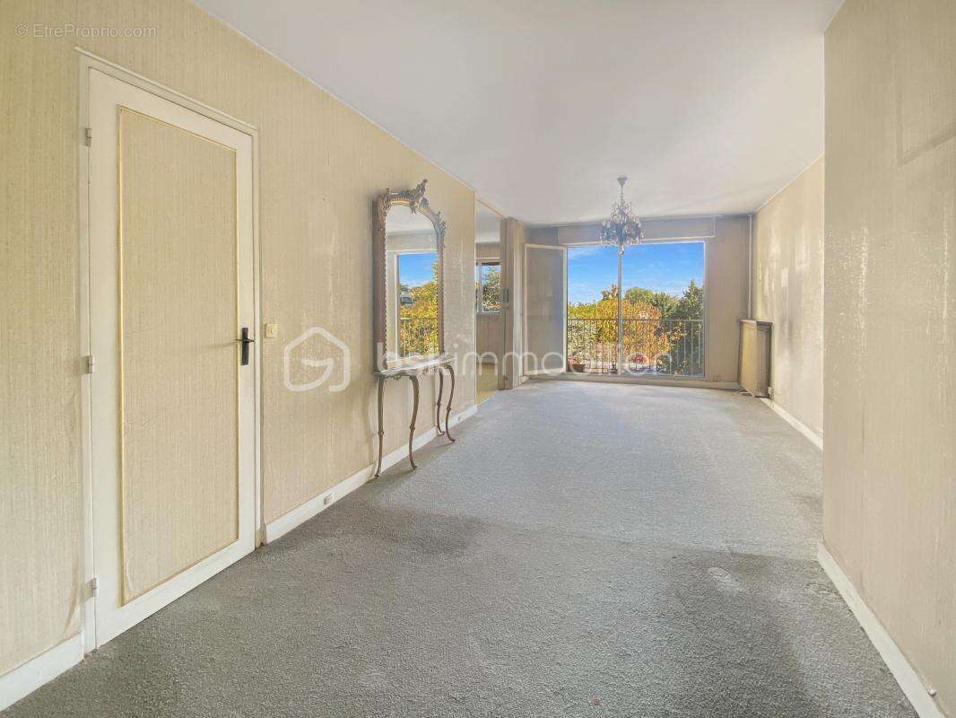 Appartement à VILLE-D&#039;AVRAY