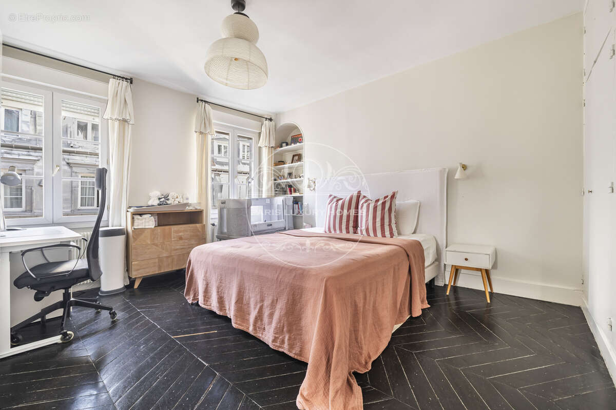 Appartement à PARIS-2E