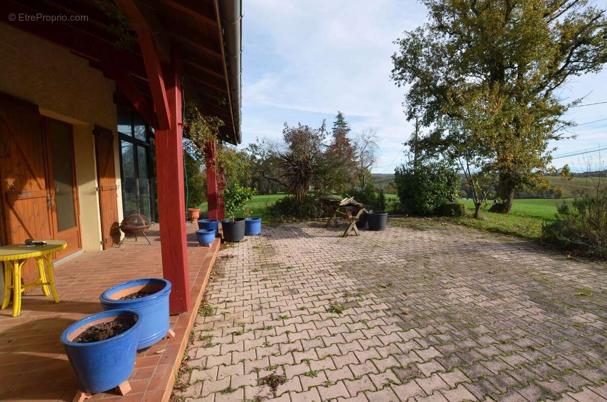 055 - Maison à MONTESQUIOU