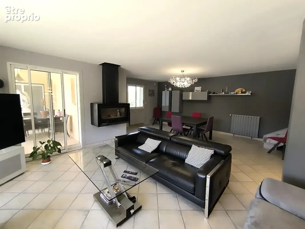 Villa contemporaine de 177m2 avec picsine et garages - photo 5