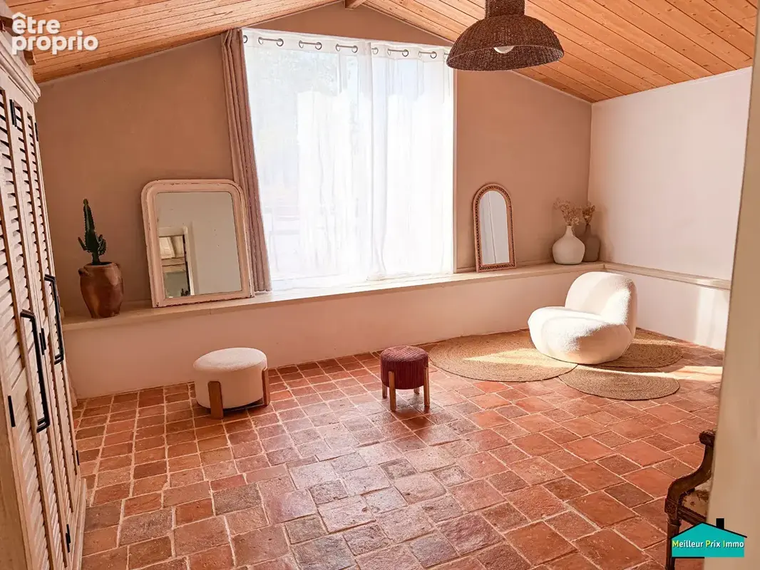Maison en pierre, du charme et des beaux espaces extérieurs. - photo 2