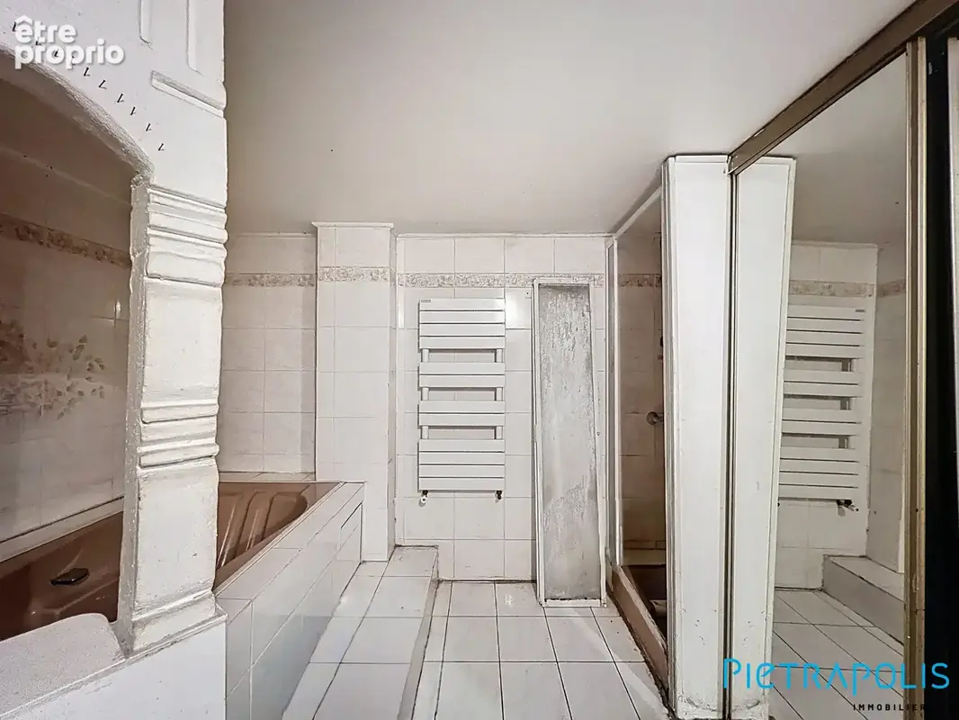 Salle de bains avec douche du Duplex