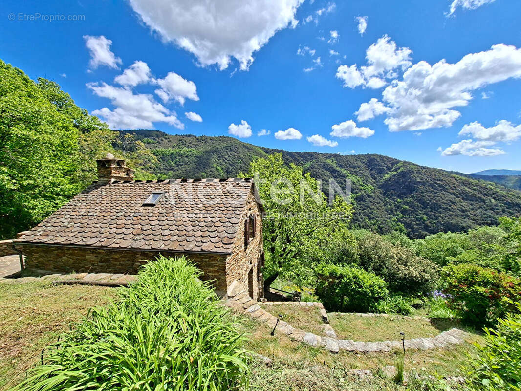 Maison à SAINT-FREZAL-DE-VENTALON