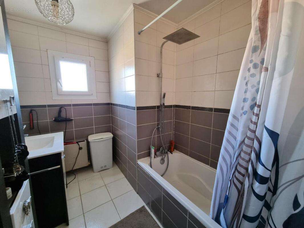 Maison à DECINES-CHARPIEU