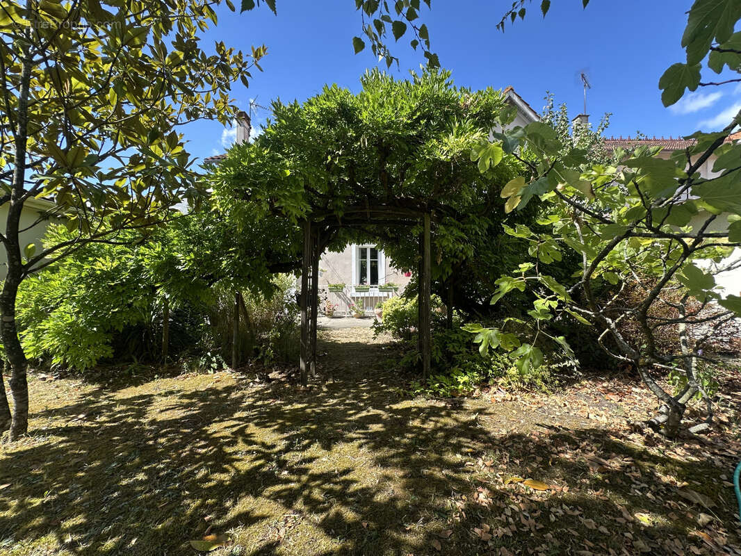 Maison à BARBEZIEUX-SAINT-HILAIRE