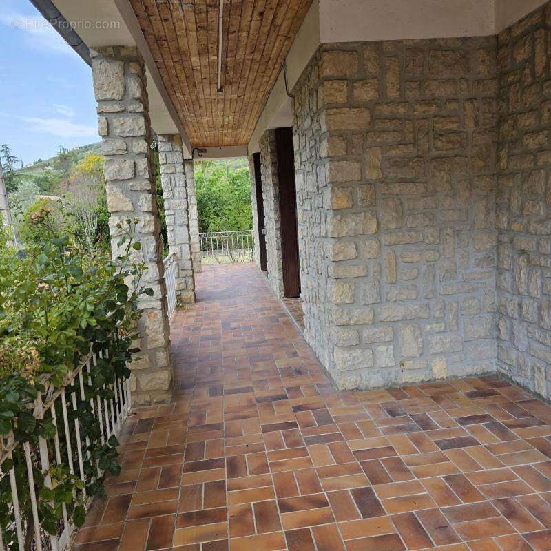 Spacieuse maison avec un joli terrain - photo 10