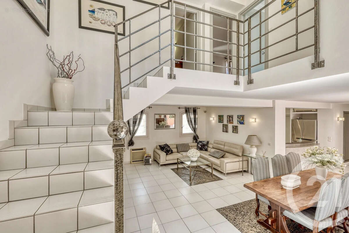 Maison 204 m² à Hyeres  - photo 9