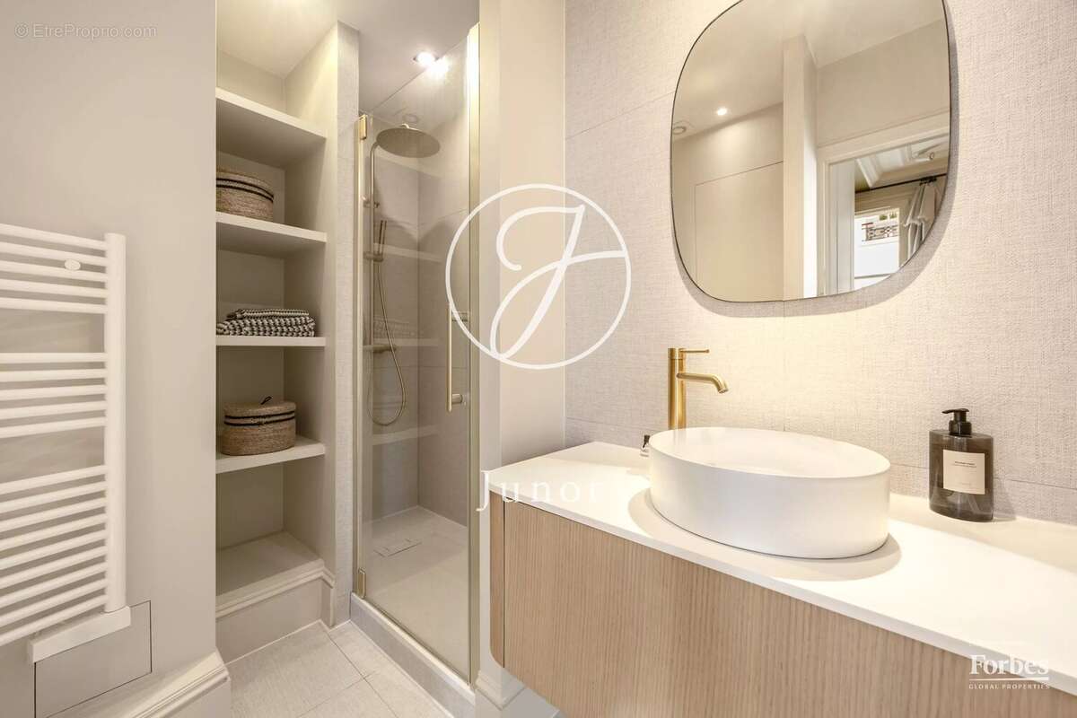 Appartement à PARIS-7E