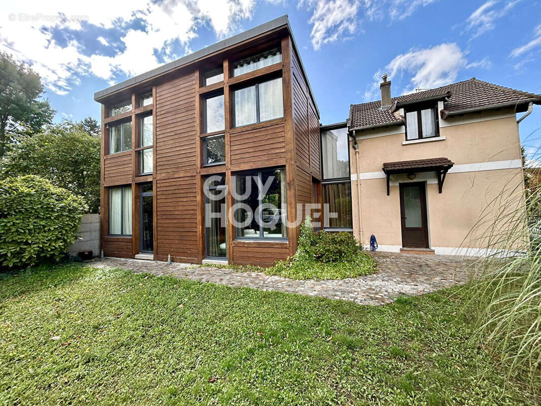 Maison à L'HAY-LES-ROSES