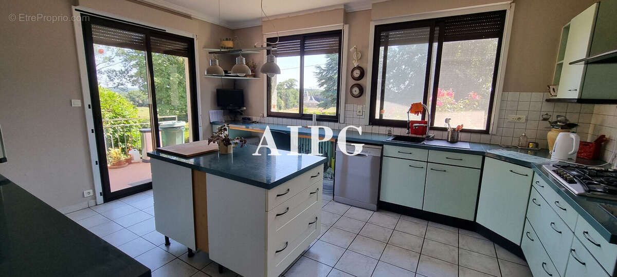 QUINTIN, 2 km, belle maison néo-bretonne 310 m² hab à vendre avec 7 chambres . - photo 6