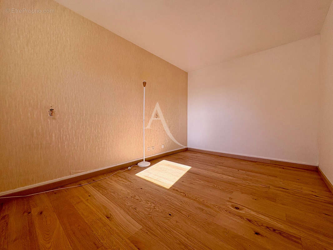 Appartement à BURES-SUR-YVETTE