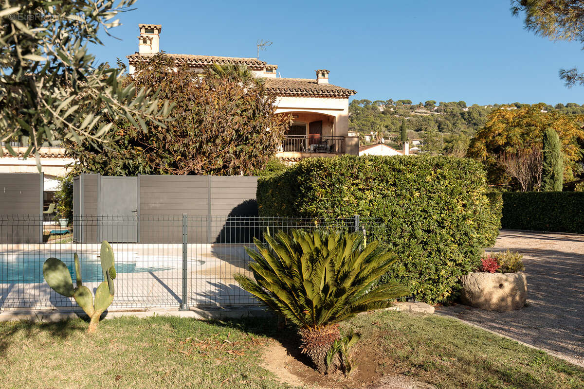 Appartement à MOUANS-SARTOUX
