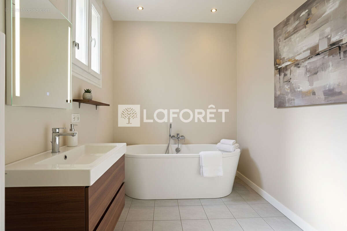 Appartement à PARIS-14E