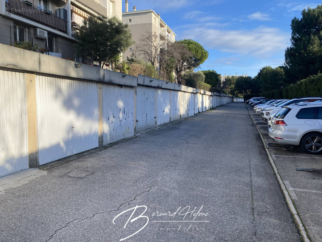 Parking à MARSEILLE-9E