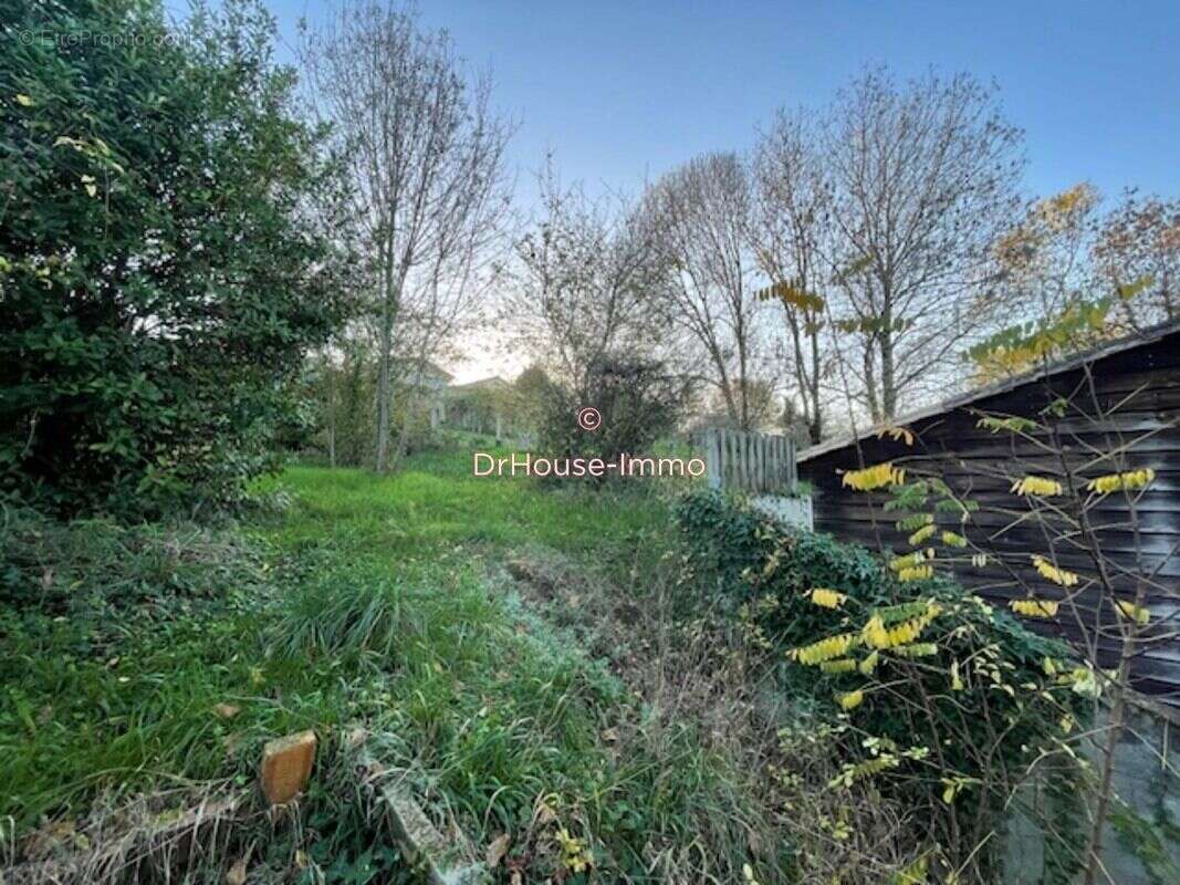 Maison à MAGNAC-SUR-TOUVRE