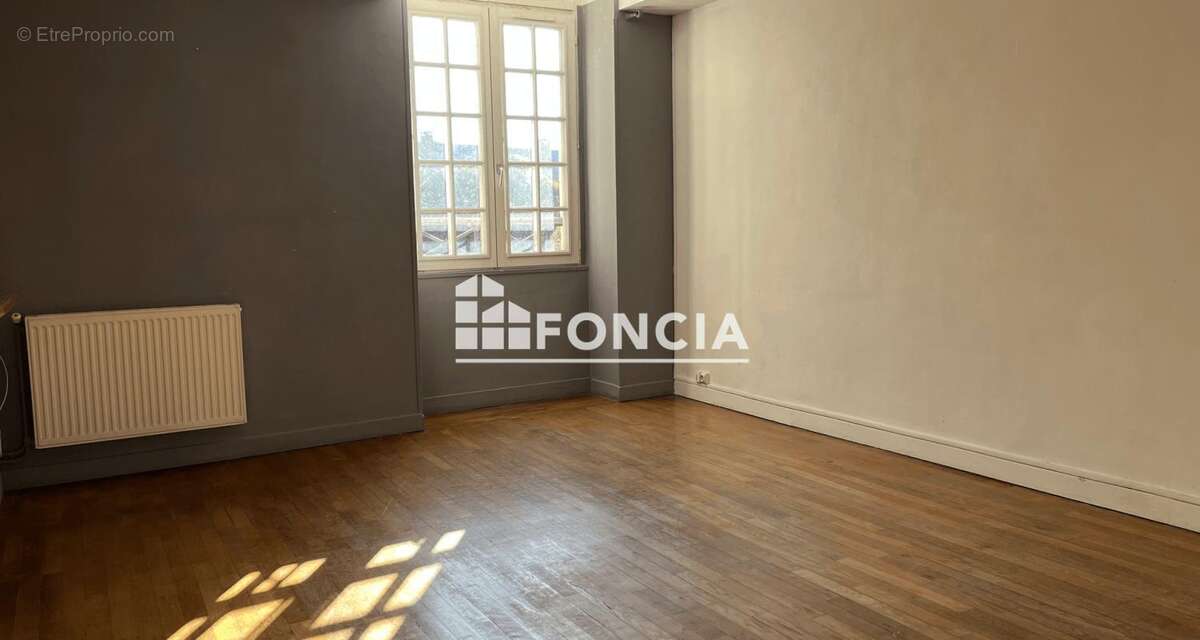 Appartement à LA FERE