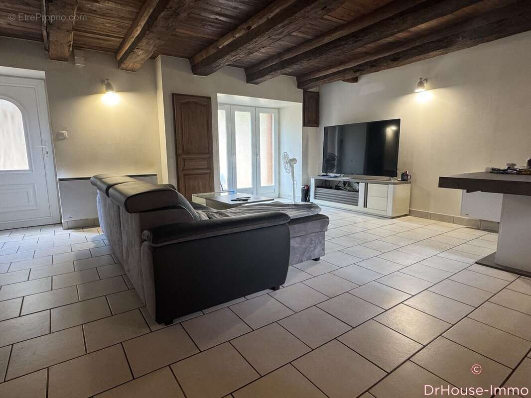 Maison 70 m² à Agonac  - photo 2