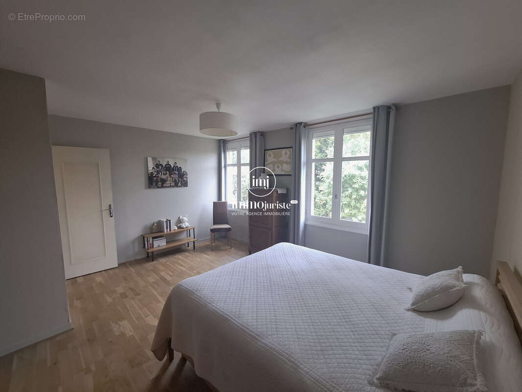 Maison 175 m² à Le Mesnil-Le-Roi  - photo 9