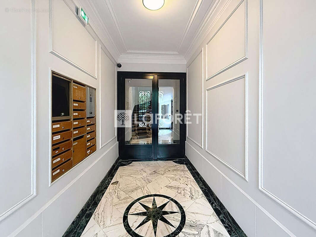 Appartement à PARIS-16E